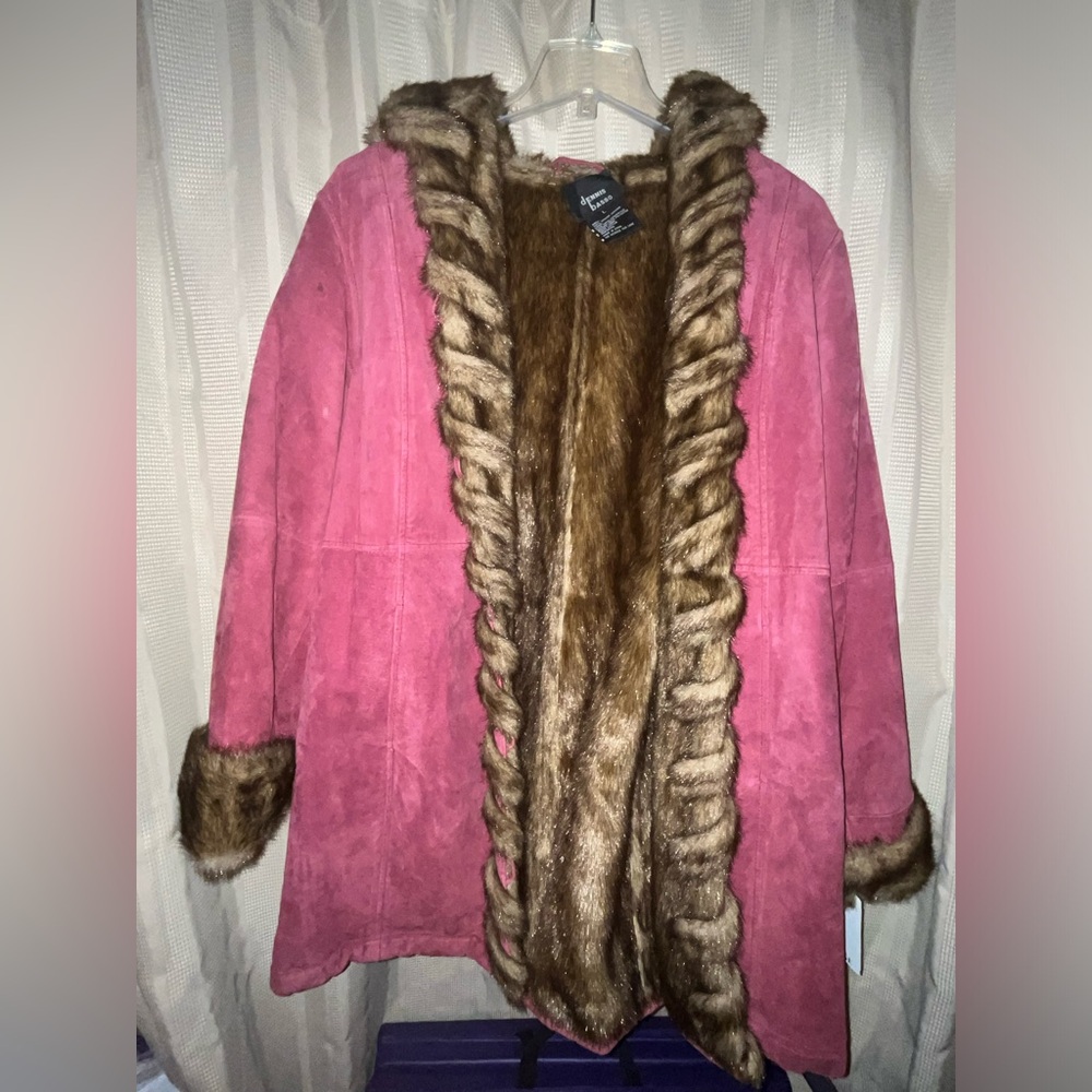 Brand new raspberry mauve suede coat Dennis Basso Faux-Fur Leather Trim inside